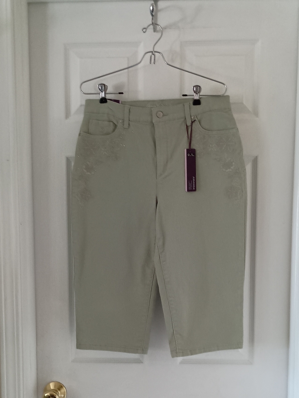 Gloria Vanderbilt Sage Green Cropped Embroidered Jeans
